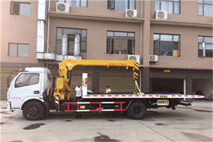 半淞园路附近汽车轮胎更换